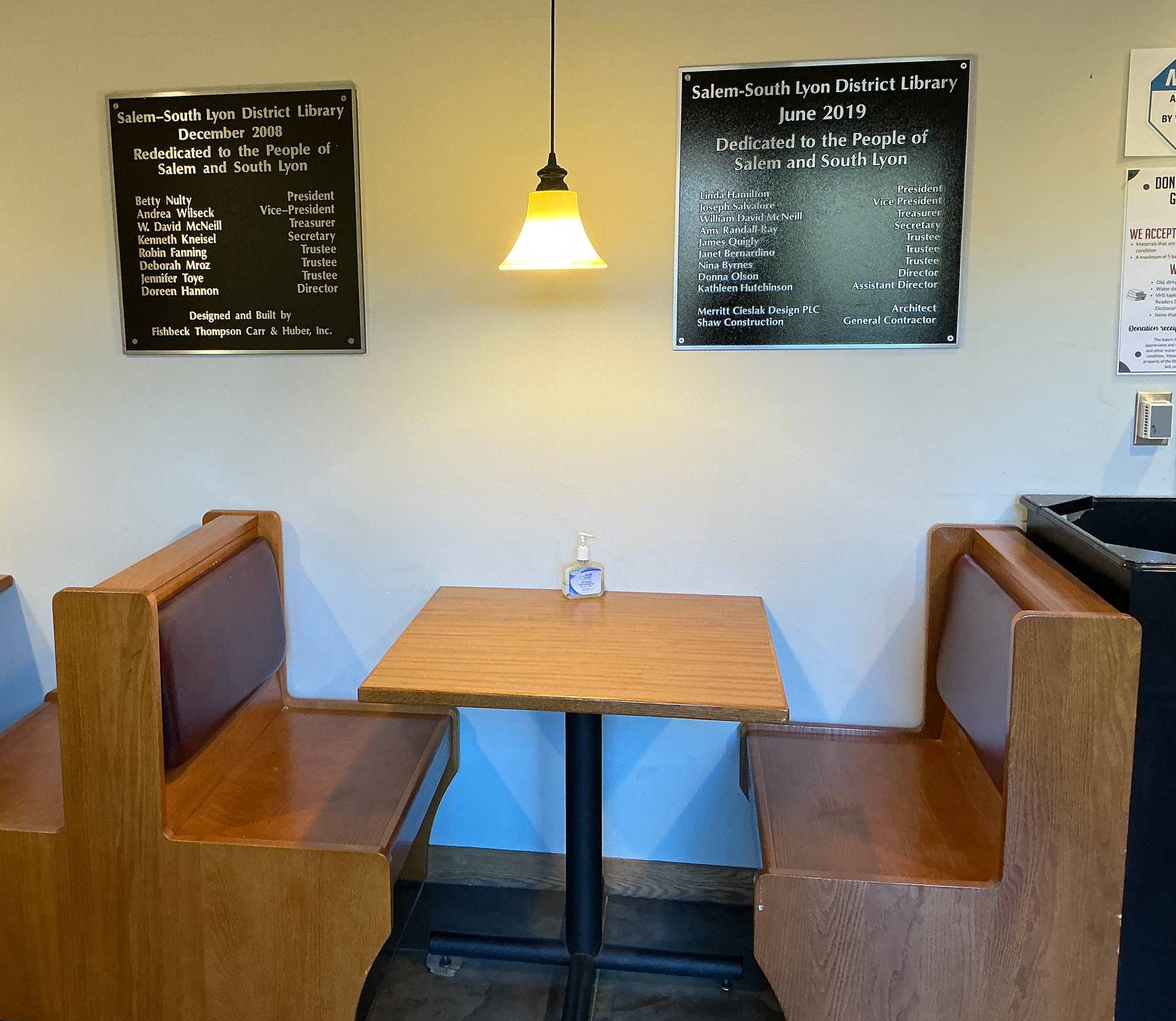 Booths for eating and drinking